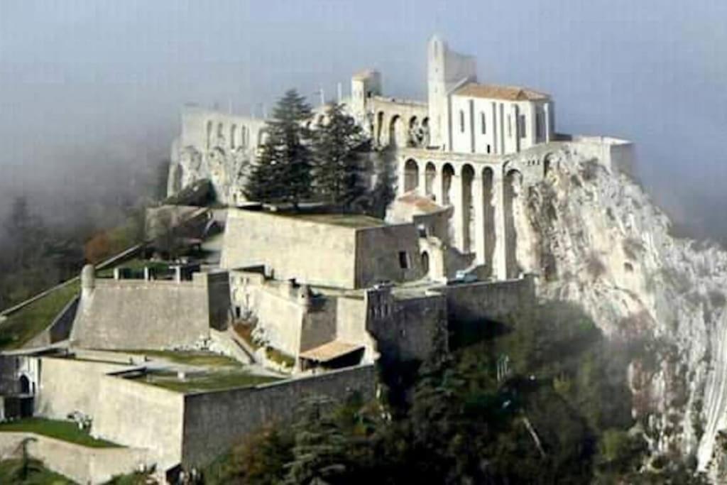 Gite De Charme Le Val Mellis Classe 3 Etoiles Dans La Douceur Provencale Vaumeilh Exterior foto
